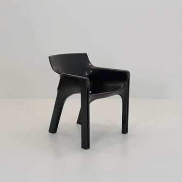 Mid century Gaudi Chair by Vico Magistretti for Artemide, 1970s Italy – Dark Brown Fiberglass, 
