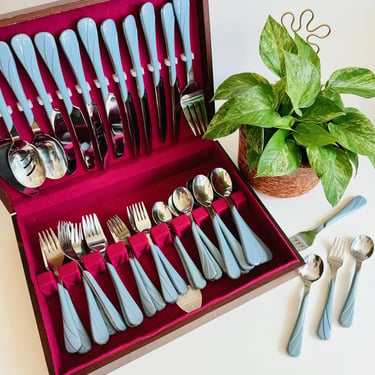 Set of Fiestaware ‘Swirl’ Flatware