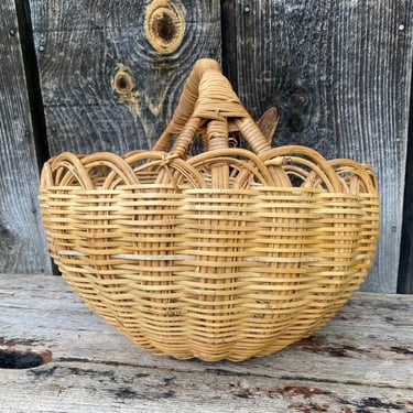 Vintage Basket -- Large Round Basket -- Deep Vintage Basket -- Basket with Handle -- Garden Basket --Harvest Basket -- Veggie Bakset 