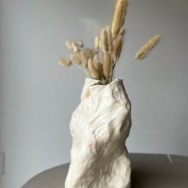 Contemporary Sculptural Vase | Abstract Art | Porcelain | Flower Arrangement | Minimalistic 