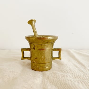 Small Antique Brass Mortar & Pestle. Collectible Apothecary Vessel Pharmaceutical Retro Kitchen tool 