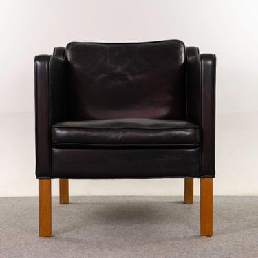 Leather Danish Lounge Chair - (325-153) 