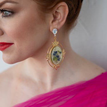 The Pink Reef Vintage Blue Bell Cameo Earring