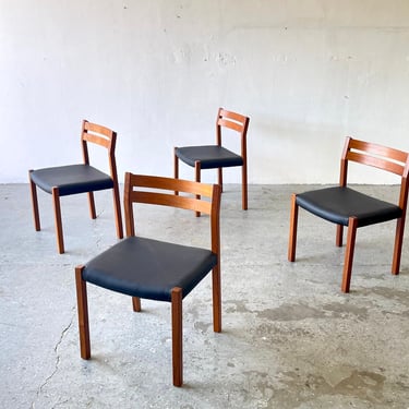 Set of 4 Danish Modern Dining Chairs J.L Moller Moblefabrik of Denmark 