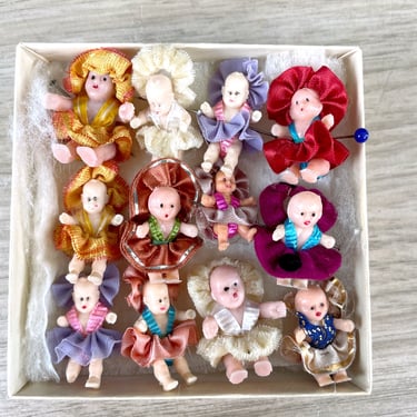 Tiny baby pins - a dozen - 1940s vintage 