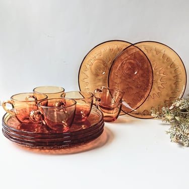 6 Vintage Round Amber Indiana Glass Sunburst Snack Plates and Cups/ Hostess Luncheon Tray Set/ 1960s MCM Farmhouse Country Cottage 