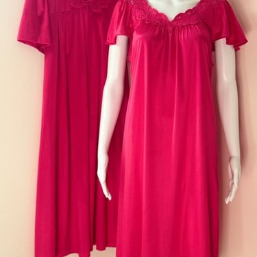 Nightgown and Peignior Two piece Set Fuschia Pink 1960's fits M - L 