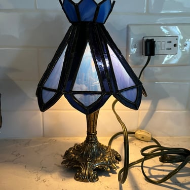 Vintage L&L WMC  With Handmade 9.5" Two Tone Stained Glass Shade Table Lamp by LeChalet
