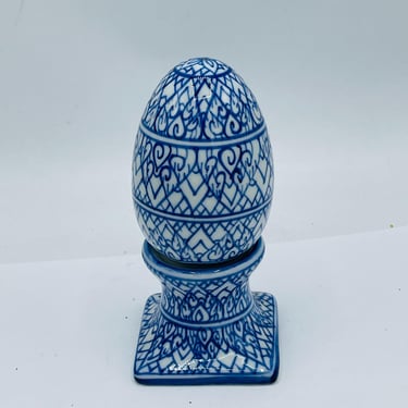 Vintage Shafford Hand Crafted Thailand Egg on Pedestal Salt & Pepper Shakers- Great Condition 