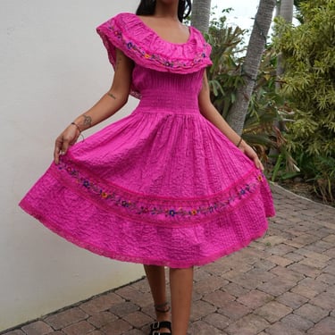 Vintage Mexican Dress / Pink Embroidered Crochet Cotton Summer Dress / Off the Shoulder Dress / Boho Party Dress / 1970's Date Night Dress 