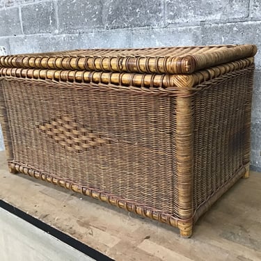 Vintage Wicker Trunk (Seattle)