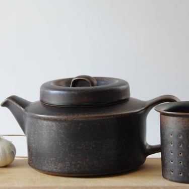 Heikki Orvola for ARABIA Finland Vintage Finella kettle