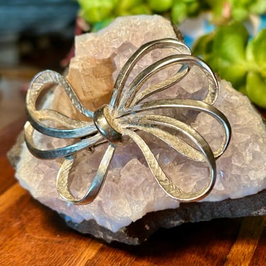 Vintage Bow Brooch Signed RNK Silver Tone Retro Estate Jewelry 