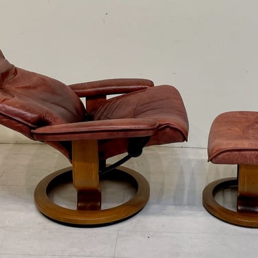 Stressless Lounge Chair and Ottoman Brown Leather Mid Century Modern 
