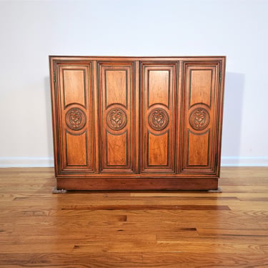 Mid Century Henredon Cabinet with Carved Bifold Doors 