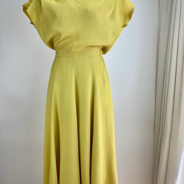 1940s Rayon Crepe Dress - Soft Chartreuse Color - Capped Sleeve - Fitted Waist - Flowing Skirt - Small to Medium - 26 Inch Waist 