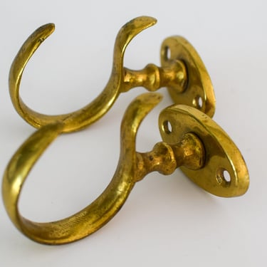 Vintage Brass Lion Shield Hook Hooks Pair Set of 2 Made, Check Engine  Vintage