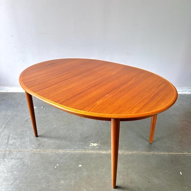 Danish Mid Century Modern Teak Oval Expandable Dining Table 