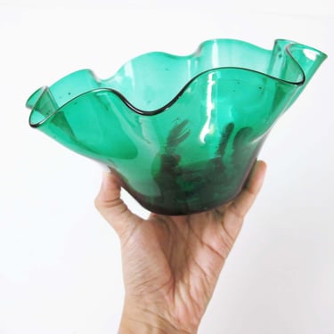 Vintage Green Glass Wavy Ripple Bowl - Memphis Design Vessel - Free Form Colored Glass Trinket Coin Dish 