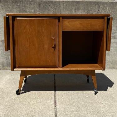 Vintage Mid Century Modern Rolling Bar Cart/Server by United Furniture Co. 