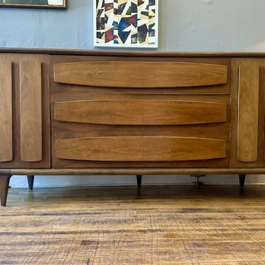 Mid Century American of Martinsville Lowboy Dresser