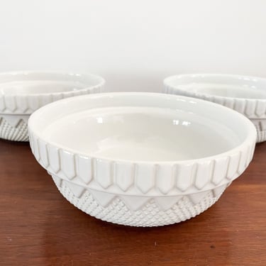 Vintage Stoneware Round White Bakeware from Portugal. Set of 3 Coche Stoneware Baking Casserole Dish. 