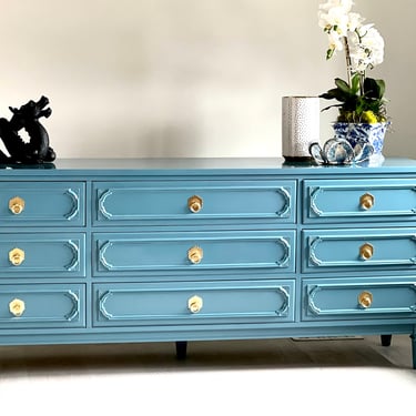 Traditional Dresser Lacquered in Blue 