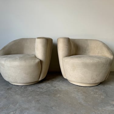 1980's Vladimir Kagan - Style Nautilus Tan Leather Swivel Lounge Chairs 