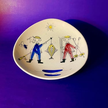 Vintage Hand Painted Ceramic Silk Screen Hanging or Sitting Plate Off Oval Egg Shape Made in Norway,   Very Good Vintage Condition 