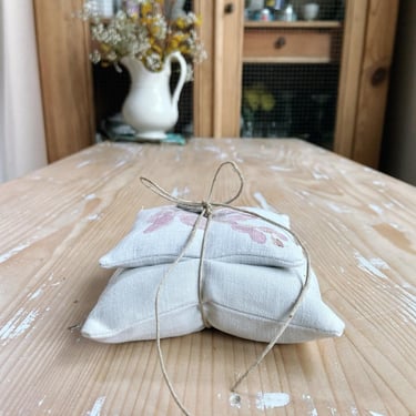 Set of 2 lavender sachets made from vintage French linen fabric 