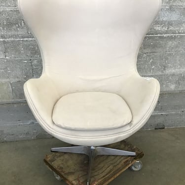 Retro Egg Chair (Seattle)