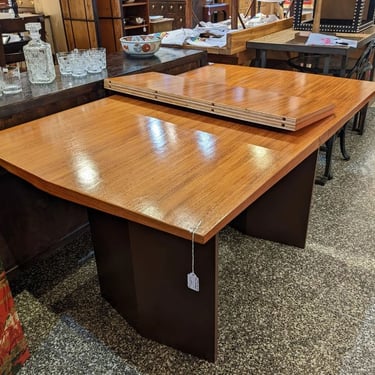 Dining table with extension leaf drop ins. 58x36x32
