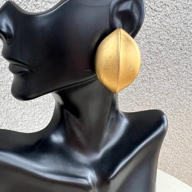 Vintage New Wave glam golden matte oval pierced earrings size 1.5” x 1” 