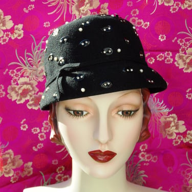 Vintage 1960s  Black Wool Cloche Hat . Mod Helmut Style . Leaf Shape Palettes . Metal Studs & Pearls . Neuman Endler label. Retro 20s . 