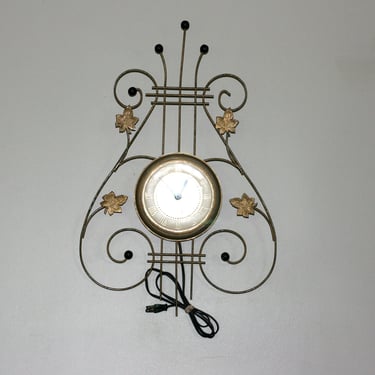 vintage United mid century wall clock 