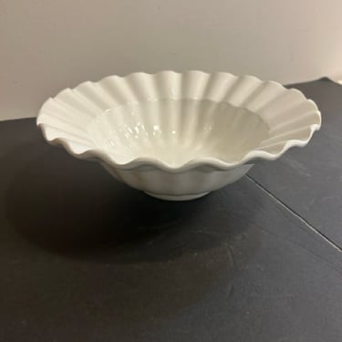 White Ruffle Serving Bowl from Varm Ceramica made in Italy