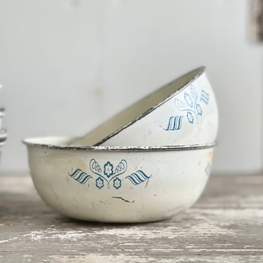 Vintage Metal Bowl Small Enamel Tin Bowl Blue and White Floral Pattern Rusty Rustic Succulent Garden Fairy Garden Crafts Sorting 