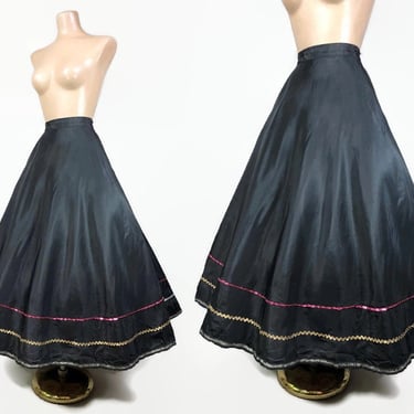 VINTAGE 50s Swishy Black Taffeta Full Skirt with Pockets 31