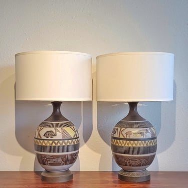 PAIR OF TABLE LAMPS WITH AFRICAN STYLE ANIMAL CARVINGS