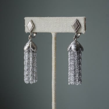 vintage jewelry | vintage earrings | silver tassel earrings | silver drop earrings | Sarah Coventry earrings 
