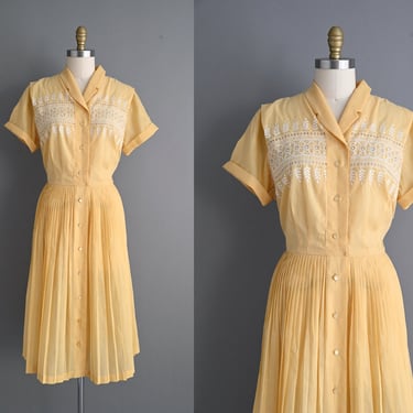 vintage 1960s Mustard Floral Shirtdress - Size Large 