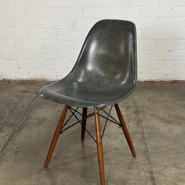 Contemporary Fiberglass Chair in Charcoal Gray 