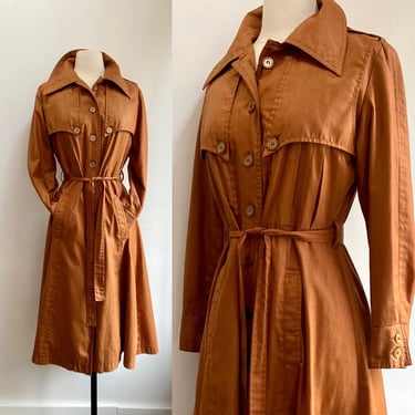 Vintage 70s TRENCH COAT DRESS / Epaulettes + Tie Waist + Button Cuffs / Deep Front Pockets + Lined / S 