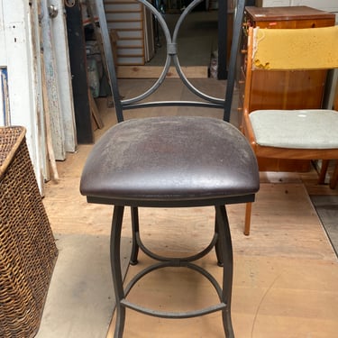 Modern Style Swivel Chair 18 x 40 x 17