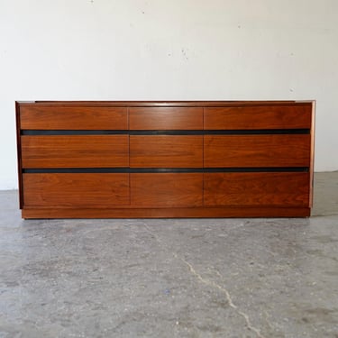 Merton Gershun for Dillingham Mid-Century Modern Esprit Walnut Lowboy Dresser 