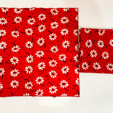 Vintage Vera Red Floral Napkins Set of 3 Flower Flowers White Black Cotton Cloth Retro Style 1970s 1960s Mid-Century Home Kitchen Table 