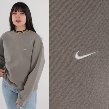 Nike Sweatshirt 00s Taupe Sports Shirt Nike Swoosh Y2K Streetwear Crewneck Sweatshirt Vintage Slouchy Plain Medium 