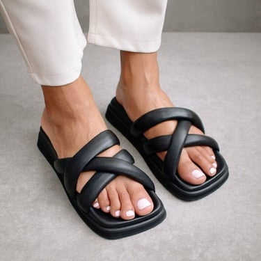 Alohas Slip on Cross Black Leather Flat Minimalist Sandals Made in Spain Size 37 