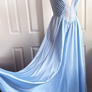 sz LARGE Baby Blue Long OLGA Night Gown Vintage 1970's, 1980's Lingerie Dress Sweep Full Skirt, # 9227, Sky Light Blue Lace 