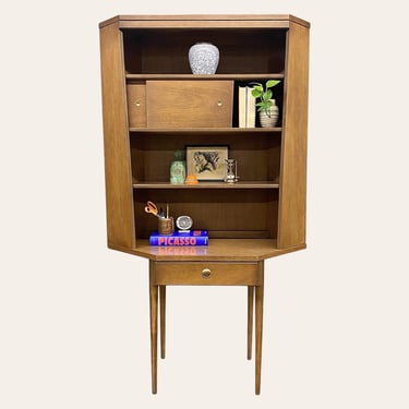 LOCAL PICKUP ONLY ———— Vintage Bassett Furniture Planaround Corner Desk 